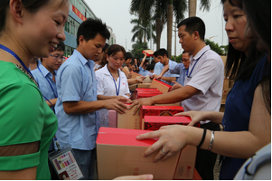 Reunion Mid - Autumn Festival to enjoy the Festival - Dong Dong shares in the Mid - Autumn Festival in 2015 activities